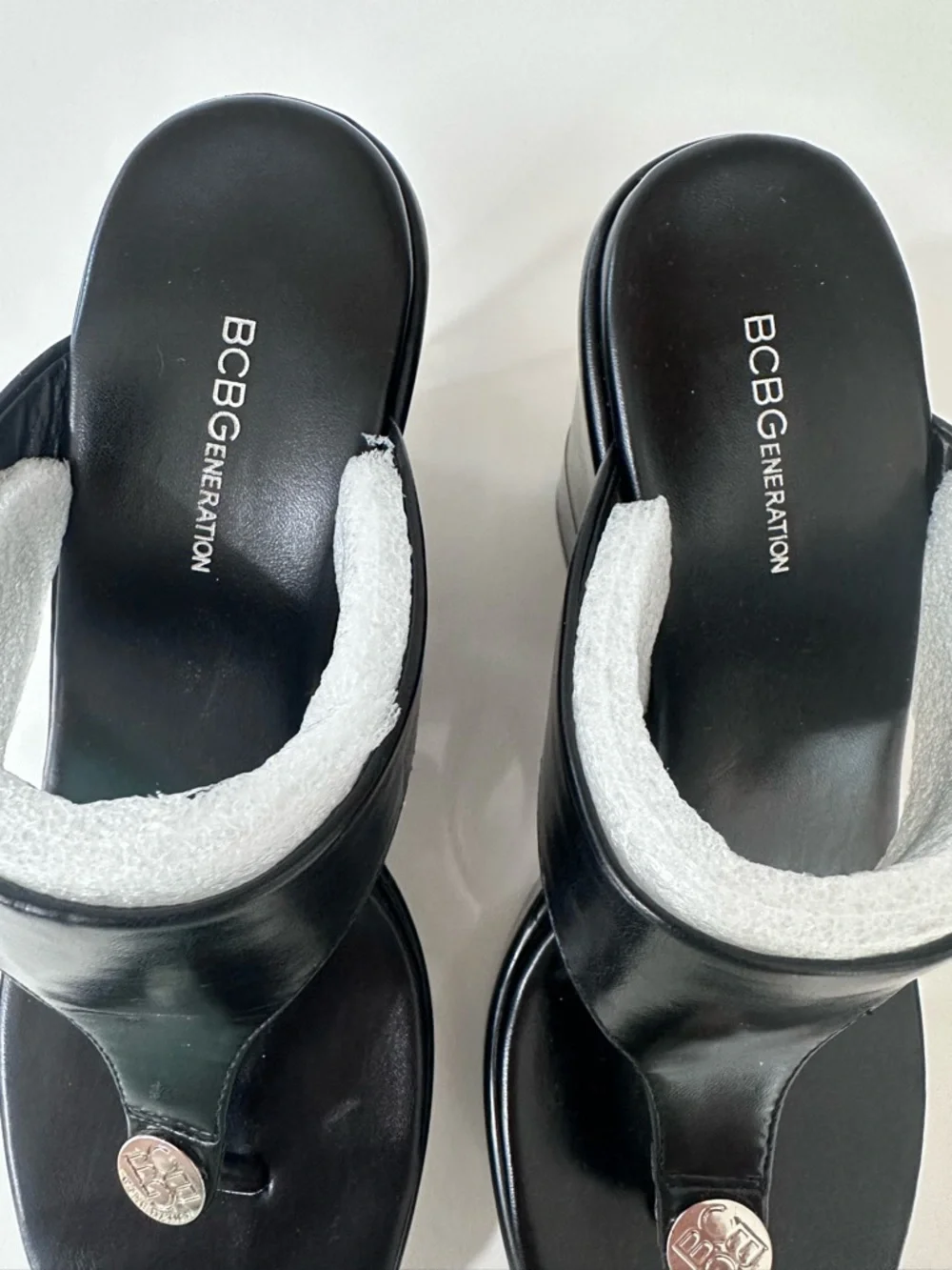BCBGeneration Black Queenie Thong Wedge Sandals Heels Size 9M - Picture 3 of 11